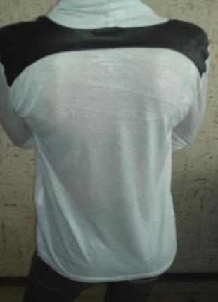Стильна блуза з шкіряним оздобленням на плечах.2 фото