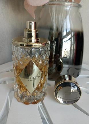 Распылив парфюм boucheron place vendome