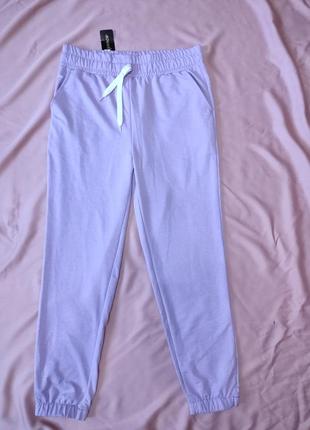 Спортивні фіолетові лавандові штани на манжеті та карманами