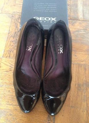 Лакированная кожа  балетки geox