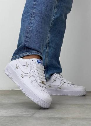 Женские кроссовки nike air force 1 lx crome swooshes white