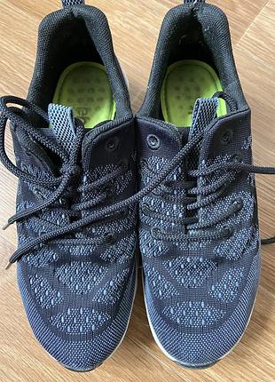 Кросівки для бега reebok дихаючі, з амортизуючою підошвою, тканеві, гарного синьо-сірого кольору. без дефектів
