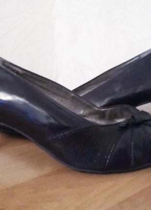 Мега удобные туфельки, 41-41,5-52, лаковая кожа, van dal8 фото