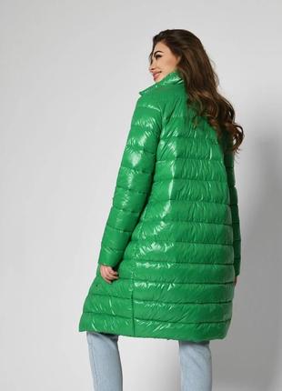 Трендовая женская удлиненная деми куртка x-woyz ls-8867-12 зеленого цвета3 фото
