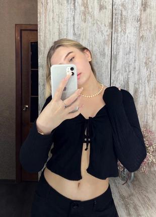 Чорний топ на зав‘язці