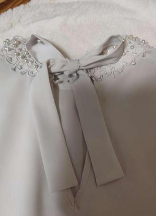 Красива елегантна шовкова блузка з бантом позаду із коміром з бісера2 фото