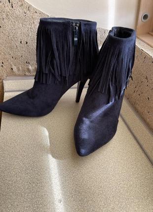 Жіночі ботильйони