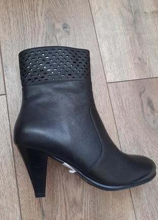 Ботіночки жіночі