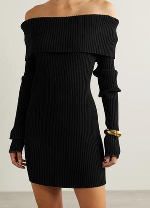 Вязаное платье с открытыми плечиками