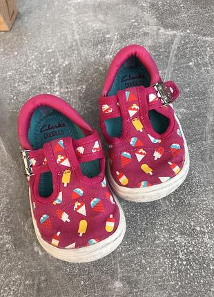 Clarks сандали сандалі туфлі туфли