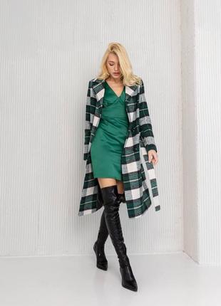 Красивоеи стильное женское зеленое пальто в клетку с поясом  40-482 фото