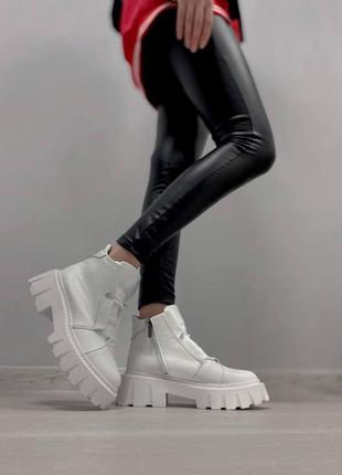 Стильные кожаные белые ботиночки женские демисезон на модной подошве3 фото