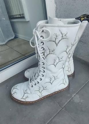 Шкіряні шузи від ботинки dr. martens 1b99 floral 14 eye white 12381 midcalf boots4 фото