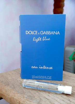 Dolce & gabbana light blue eau intense✨оригінал мініатюра пробник mini vial spray 1,5 мл книжка