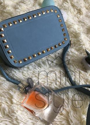 Сумка на длинной ручке сумочка трендовая и стильная с клепками cross-body кросс-боди