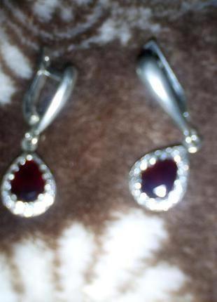 Срібні сережки з гранатом