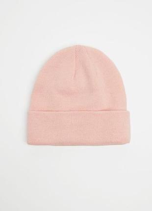 Розовая шапка bershka