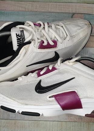 Кроссовки nike essential