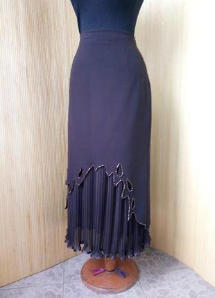 Шоколадно коричневая юбка плиссе ниже колена расшитая бисером liesse