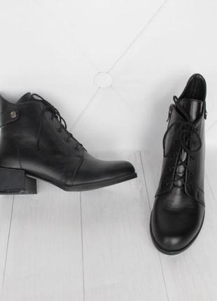 Демисезонные кожаные ботинки, ботильоны 37 размера на маленьком каблуке1 фото