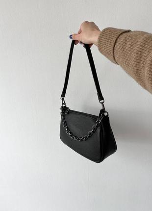 Кожаная сумка багет черная маленькая с цепью винтажная1 фото