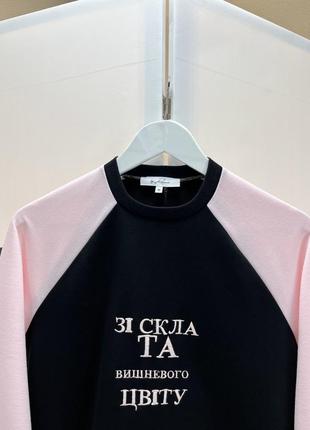 Свитшот женский с вышивкой2 фото