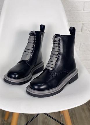 Жіночі чорні шкіряні демісезонні осінні черевики в стилі / женские черные демисезонные ботинки