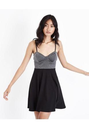 New look платье чёрное на бретельках с блестящим топом серебро короткое свободная юбка