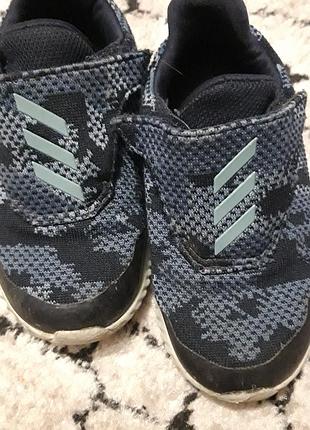 Кросівки adidas,як на хлопчика так і на дівчинку