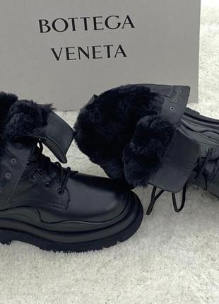 Bottega veneta black fur зимние массивные ботинки берцы с толстым мехом ботега венета с шнуровкой чорні масивні черевики сапожки натуральная кожа10 фото