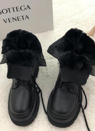 Bottega veneta black fur зимние массивные ботинки берцы с толстым мехом ботега венета с шнуровкой чорні масивні черевики сапожки натуральная кожа10 фото