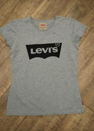 Жіноча футболка бренду levi's1 фото