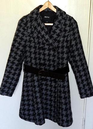 Молодежное демисезонное пальто.