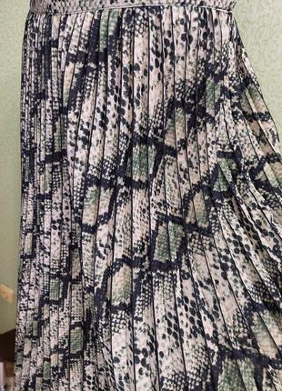 Спідниця h&m юбка плісе довжина міді в зміїний принт5 фото