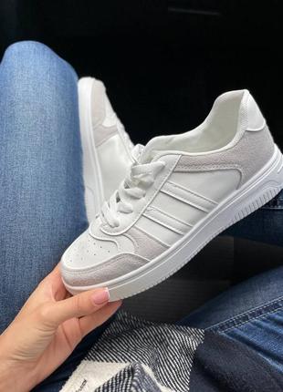 Жіночі кросівки білі