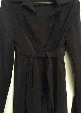 Стильное черное платье-халат, тренч1 фото