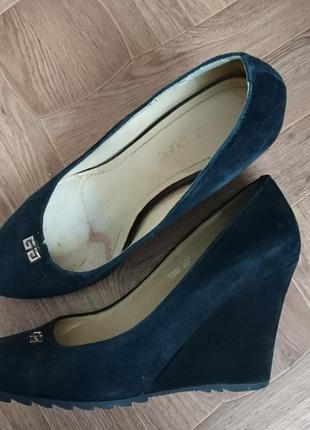 Натуральні замшеві туфельки на танкетці, устілка 24 см