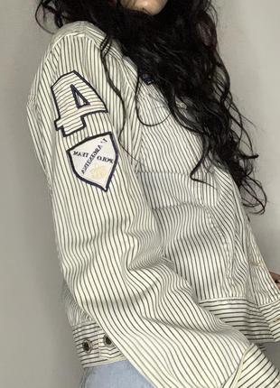 Винтажная рубашка в полоску с нашивками и надписью на спине3 фото