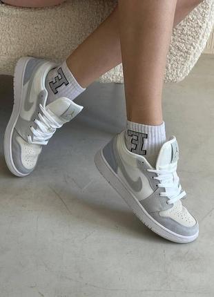 Жіночі кросівки nike air jordan retro 1 low grey blue