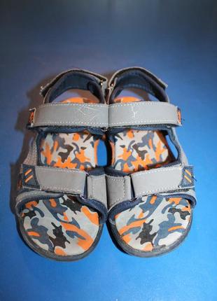 Класні босоніжки для хлопчика