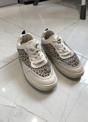 Кросівки з леопардовим принтом белые кеды кроссовки 38 р 24,5 с леопардовым принтом