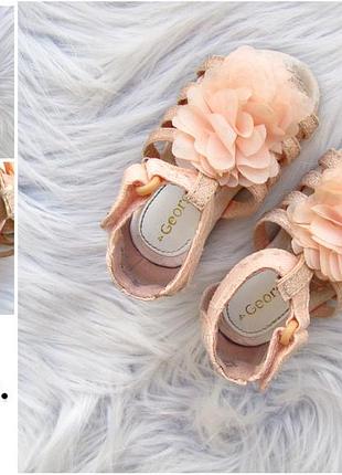 Босоніжки, сандалі george