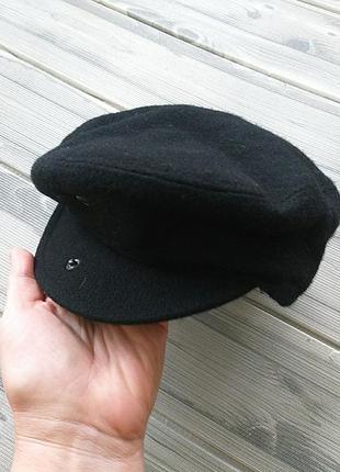 Вовняний кепі.