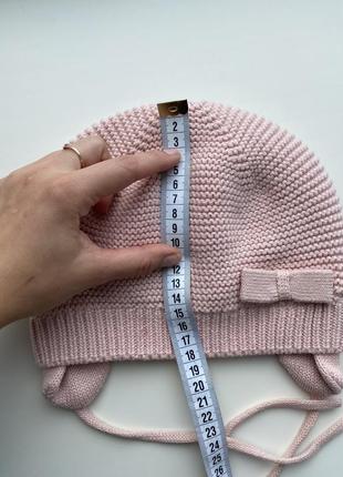 Пудрова рожева шапка на зав’язках в’язана5 фото