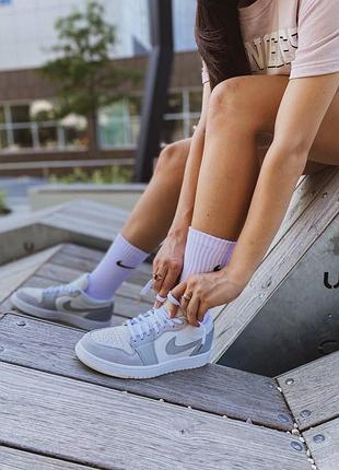 Жіночі кросівки nike air jordan retro 1 low light grey white 2