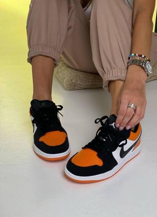 Жіночі кросівки nike air jordan retro 1 low black orange white / smb