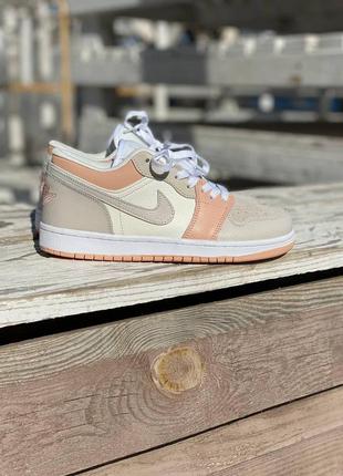 Жіночі кросівки nike air jordan retro 1 low pink grey white