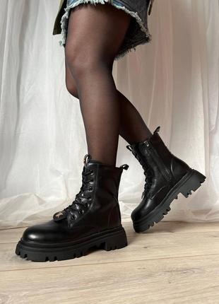 Черные женские ботинки берцы натуральная кожа с мехом и замком весенние осенние деми натуральна шкіра чорні жіночі черевики хутро демі3 фото