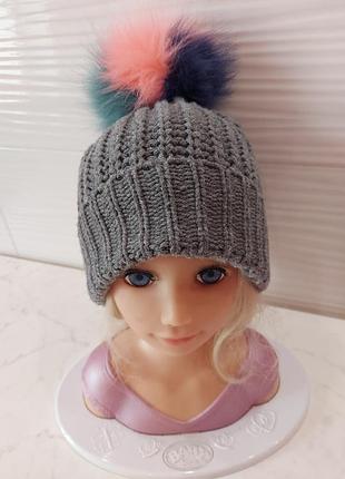 Демизезонная шапка primark серая с радужным бубоном 52-54