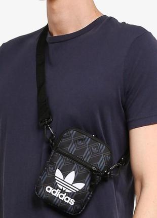 Сумка через плече adidas originals monogram festival bag / fm1346